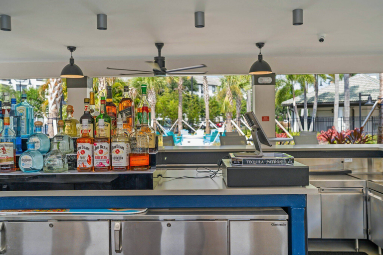 Poolside bar 4, Th14 - 3BR House With Pool Access Near Disney, Orange