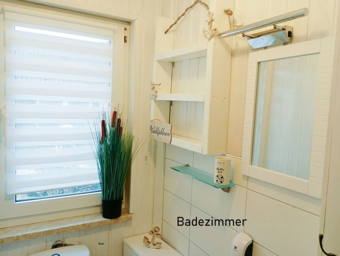 Bathroom 3, Urlaub in der Natur-doppelbungalow mit Terrasse im Ferienpark Mirow, Mecklenburgische Seenplatte