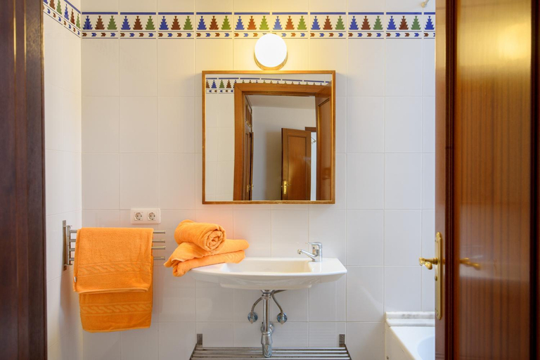 Bathroom 2, Luis iii, Las Palmas