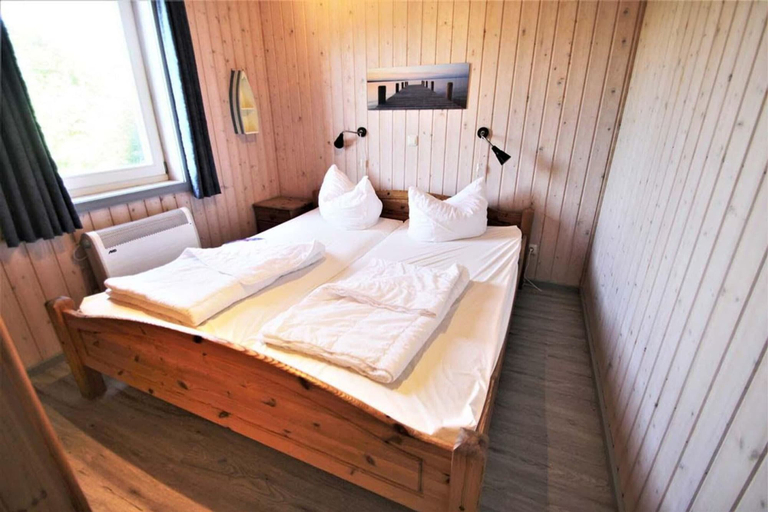 Room 5, Ferienhaus im Skandinavischen Stil mit Garten im Hafendorf Rechlin, Mecklenburgische Seenplatte