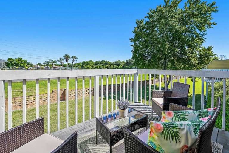 Balcony 4, Sw40 - 3BR Apartment Near Disney With Resort Pool, Osceola