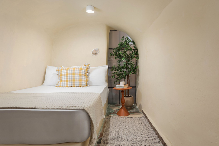 Room 2, Prezerakos Tower, Peloponnese