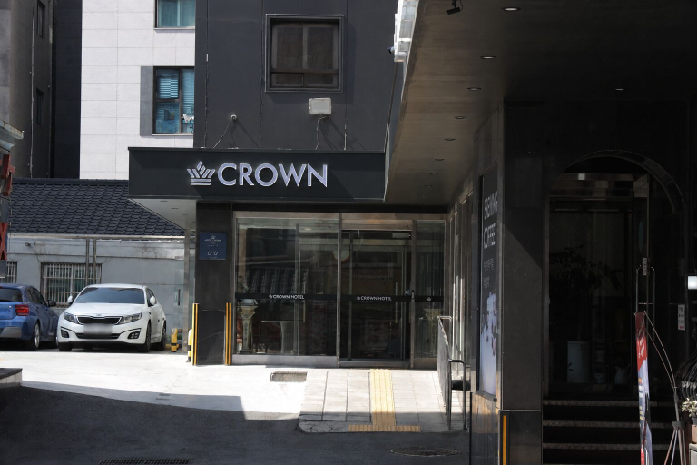 Exterior & Views 2, Insadong Crown Hotel, Jongno