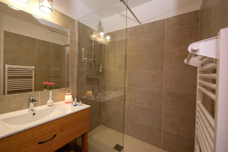 Bathroom 5, Best Western Aurelia, Bouches-du-Rhône