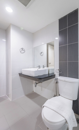 Bathroom 4, La Porte Pratunam Hotel, Ratchathewi