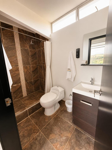 Bathroom 3, Reserva del Arrayan, Tota