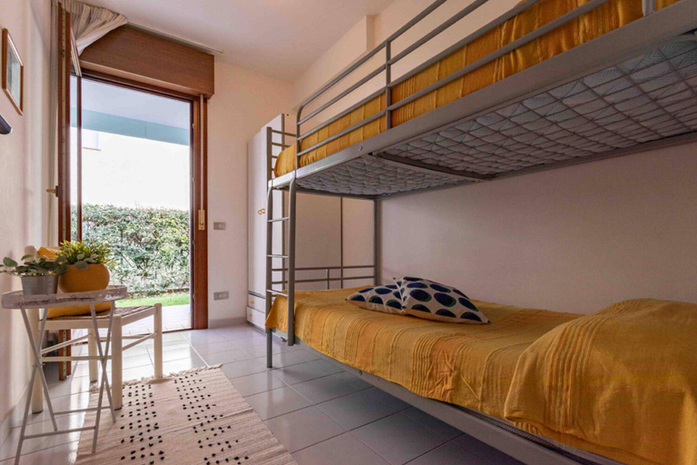 Bedroom 2, Three-room flat with private garden - By Beahost Rentals, Venezia