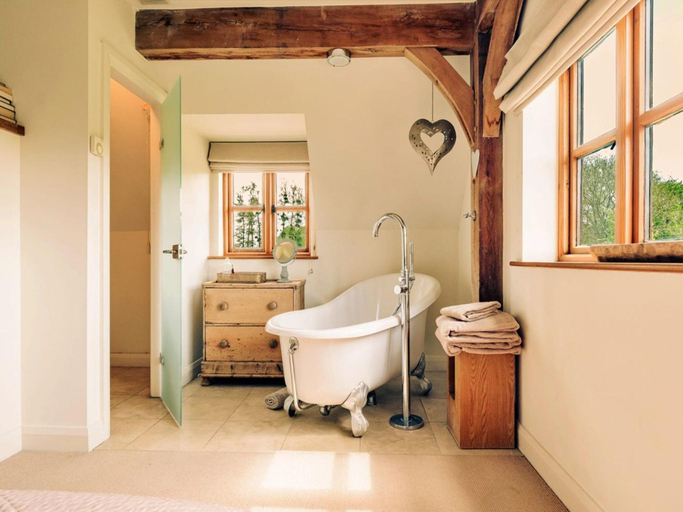 Bathroom 2, Luxury Cotswolds Cottage for 7, Worcestershire