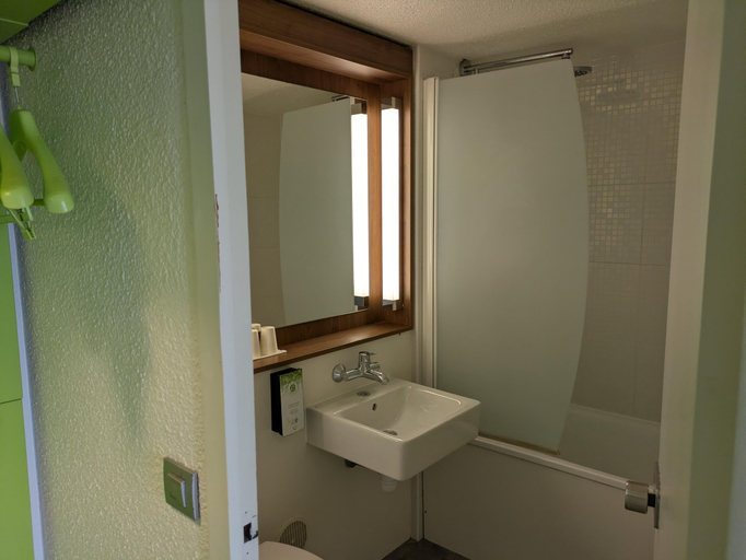 Bathroom 4, Campanile Orleans Saran, Loiret
