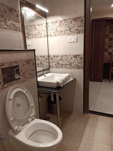 Bathroom 4, Hotel Golden Amulya Rest Wings, Bangalore