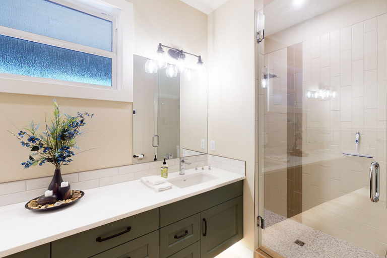 Bathroom 3, The Getaway at Feathertop, Kootenay Boundary