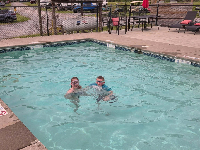 Pool, Rivers Crossing Campground and Marina, Seneca