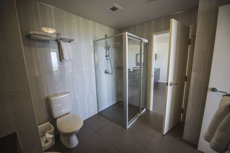 Bathroom 5, Best Western City Sands, Wollongong - Inner