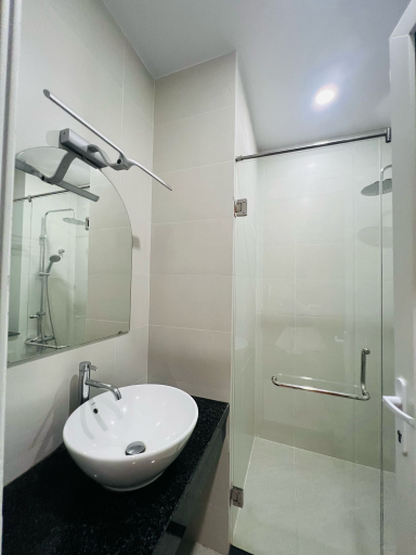 Bathroom, The Writeriana de Lumière, District 1