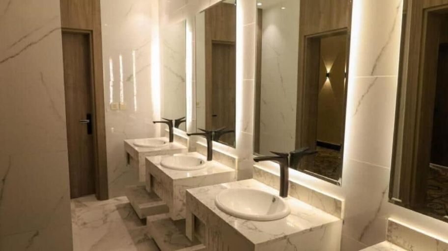 Bathroom 5, Burj Bayat Hotel Apartments, Jizan