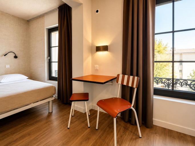 Bedroom 3, 7 Art Hotel Cannes, Alpes-Maritimes