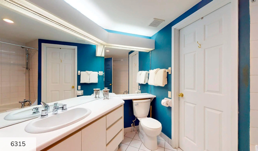 Bathroom, Hébergement Mont-Sainte-Anne, La Côte-de-Beaupré