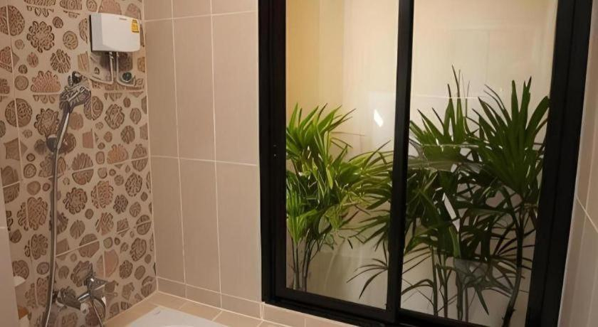 Bathroom 5, Lotusland Resort, Pattaya