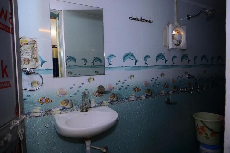 Bathroom 3, Siya Ram Guest House, Faizabad