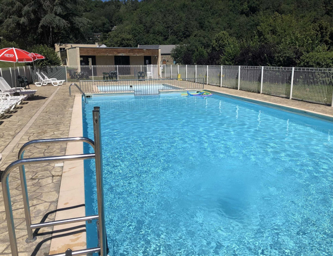 Pool 5, Accessible Lake Stay for 4 in Miremont, Puy-de-Dôme
