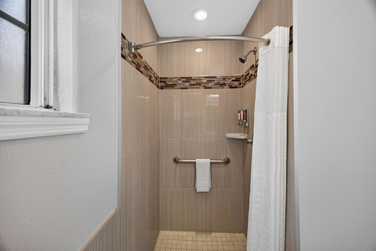 Bathroom 4, Padre Oaks, Monterey