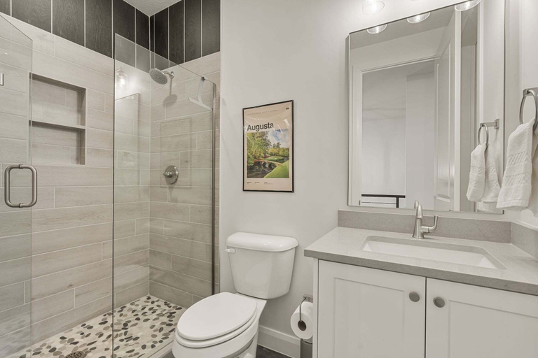Bathroom 3, Splash And Swing 6 Bedroom Townhouse, Washington