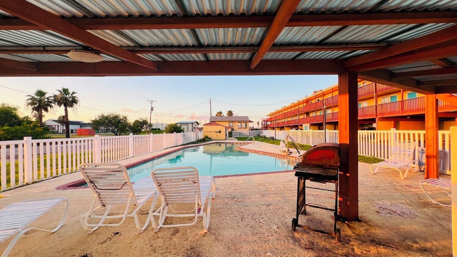 Terrace/patio, Oro North Beach Inn, Nueces