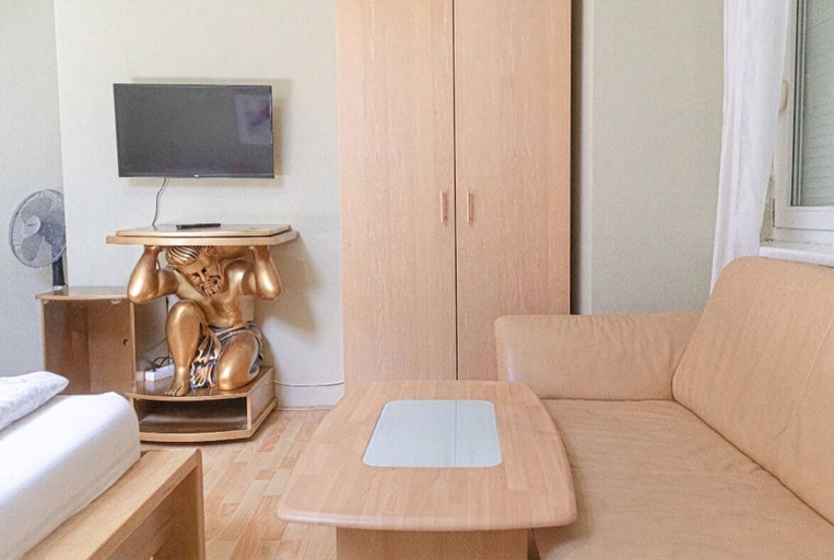 Room 4, Spacious Garden Villa | 16 Guests, Wien
