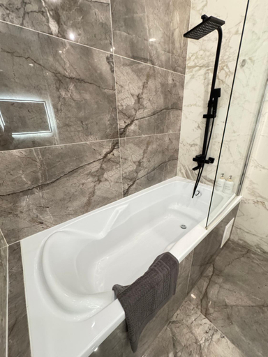 Bathroom 3, Central Beautiful Apartment with Parking