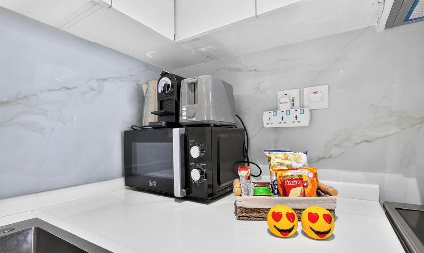 Private kitchen 2, Marina Studio Pool View Walk to JBR, Dubai