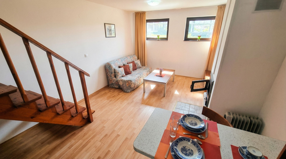 Living room 4, 1BR Bright 300mbps Wifi Duplex - Two Floors, Bansko