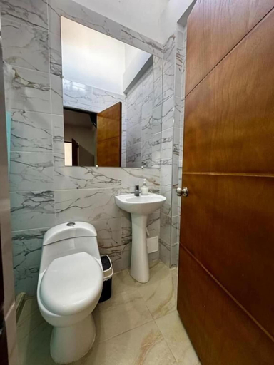 Bathroom, Aramat Pampa, Montenegro