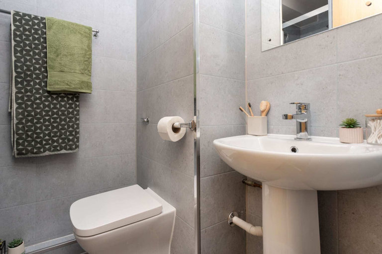 Bathroom 5, Student Only Kyle Park House, Glasgow