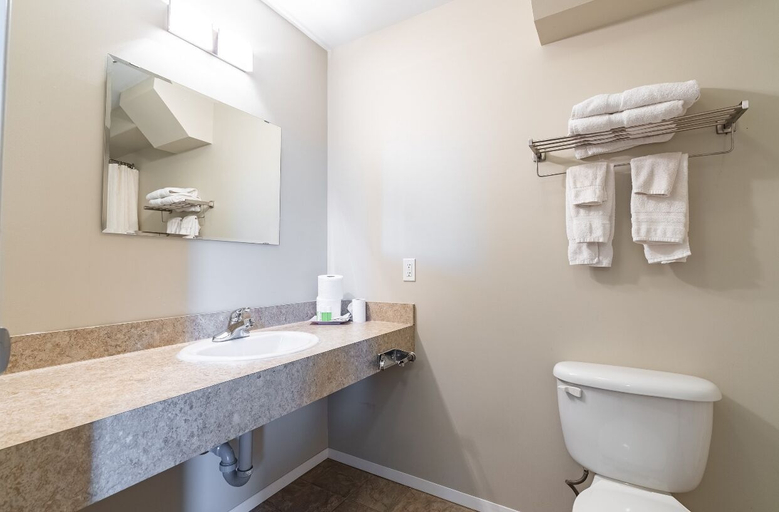 Bathroom 2, Vanscoy Motel, Division No. 12