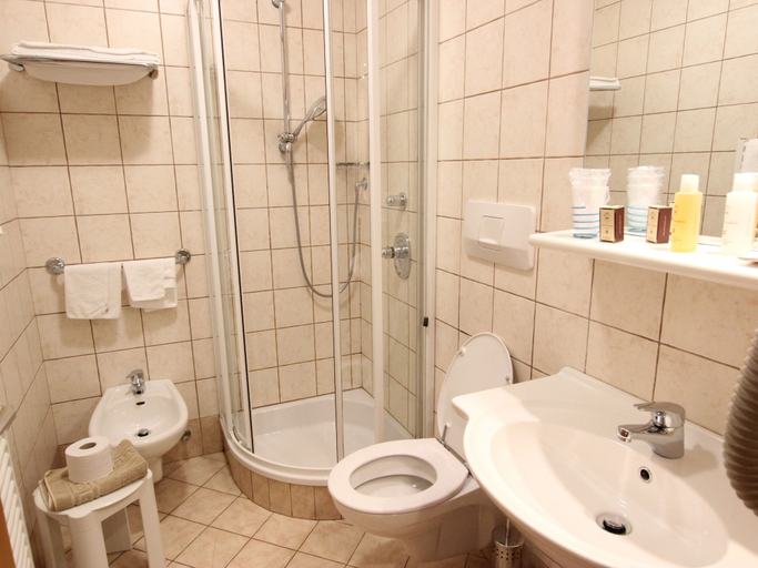 Bathroom 4, Hotel Rosalpina, Trento