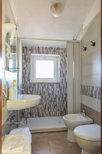 Bathroom 5, Albergo Ristorante La Noce, Roma