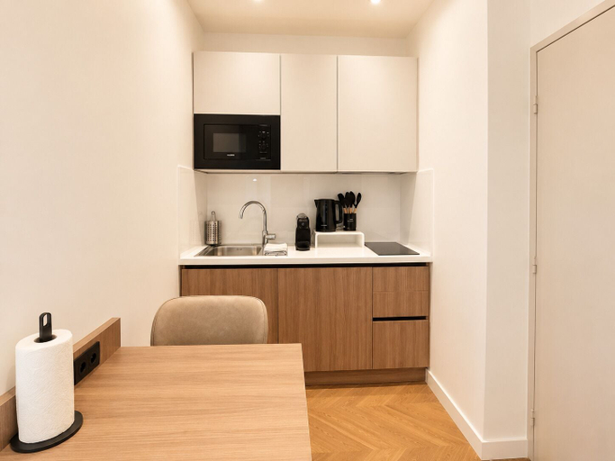 Private kitchen 3, The Originals Residence, Les Sources Callou, Vichy, Allier