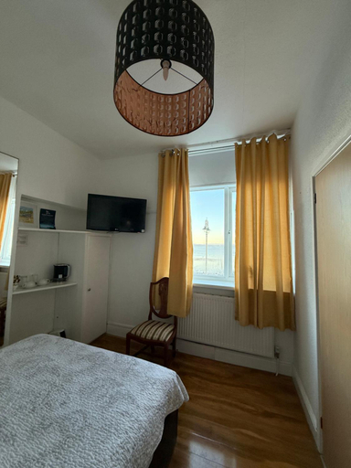 Bedroom 2, Sid's Restaurant and Bar with Rooms, Vale of Glamorgan