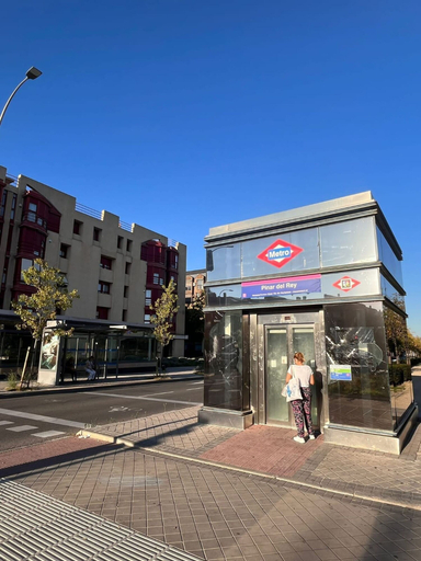 Room 5, Ifema V in Madrid With 1 Bathrooms, Madrid
