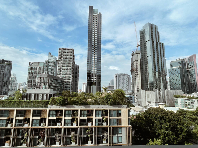 5, Luxury Condo in Khlong Toei City Views Skytrain Access, Khlong Toey