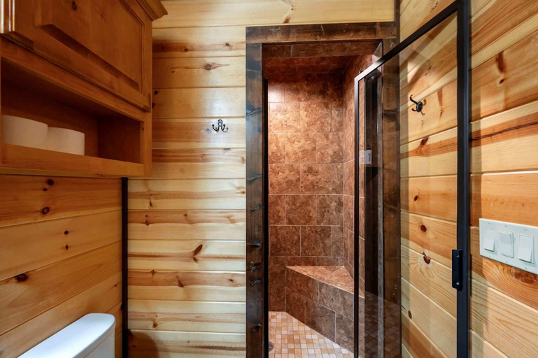 Bathroom 2, Over Yonder Inn, McCurtain
