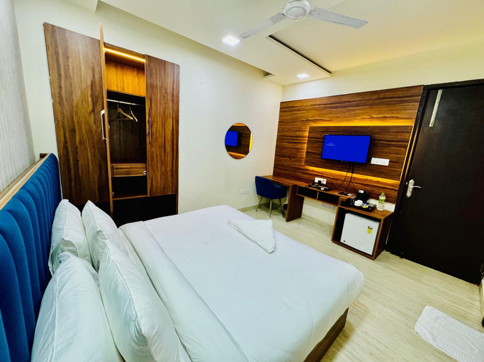 Room 2, Palette Hotel Millennium City Gurugram, Gurgaon