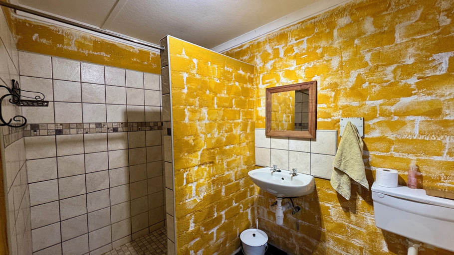 Bathroom, Roy's Rest Camp, Grootfontein