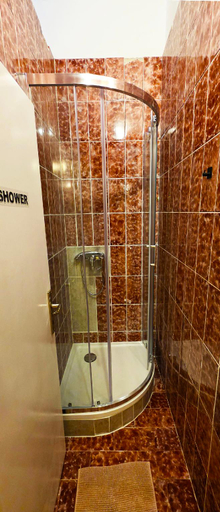 Bathroom 3, Chillax, Split