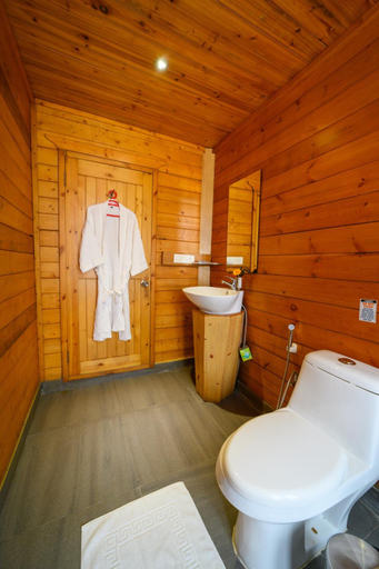 Bathroom 4, Sinclairs Retreat Kalmpong, Darjiling