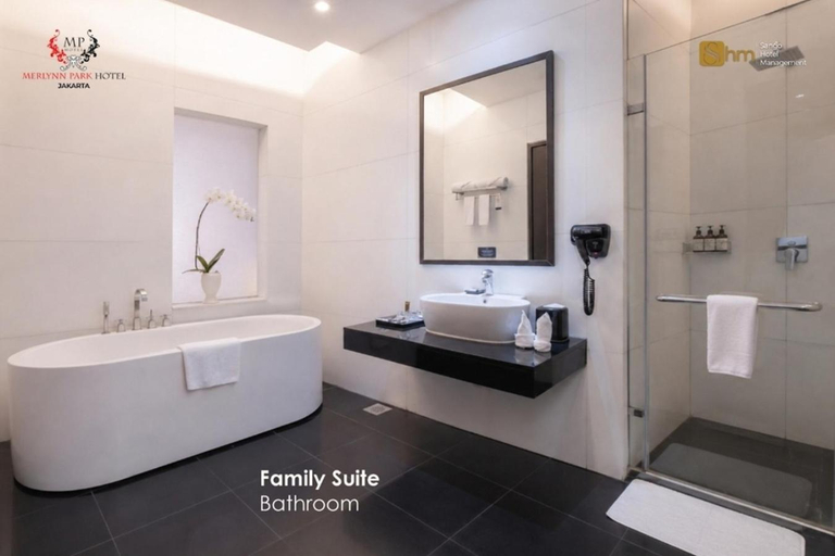 Bathroom 5, Merlynn Park Hotel, Central Jakarta