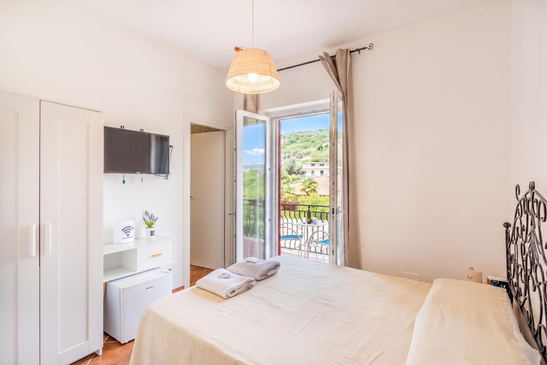 Room 5, Casa Floris 3 En-suite Doubles, Salerno