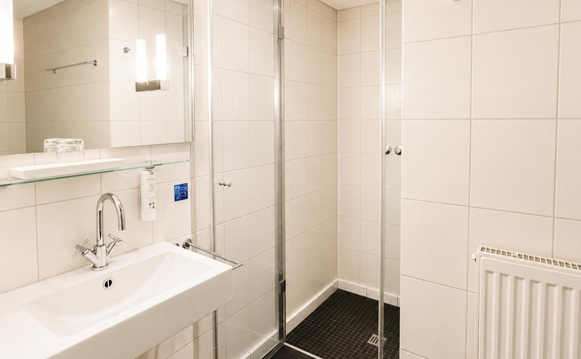 Bathroom 4, Maximilians, Essen