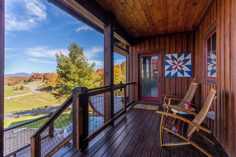 Interior 2, Red White & Views at Eagles Nest, Avery