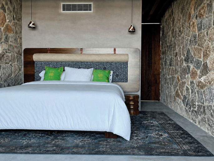 Room 5, Casa X, Allende